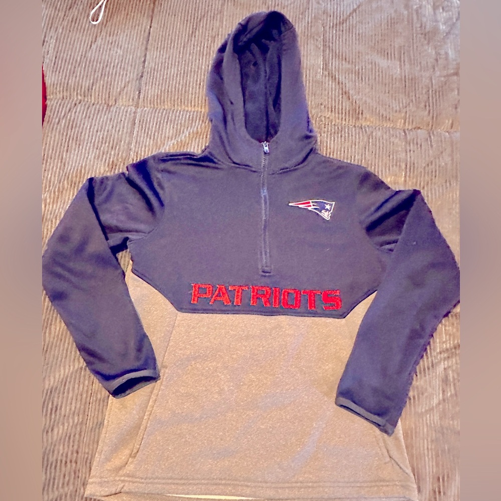 NFL team apparel kids size 10/12 Patriots sewatshirt